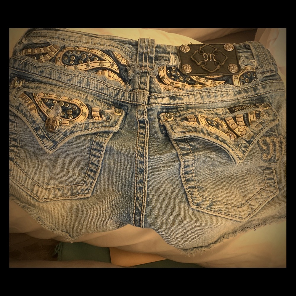 Miss Me Size 26 STUNNING n’ STUDDED Short Shorts